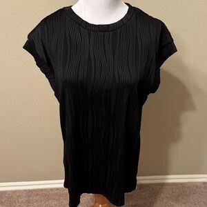 Textured  Black Women's Top. Size Large